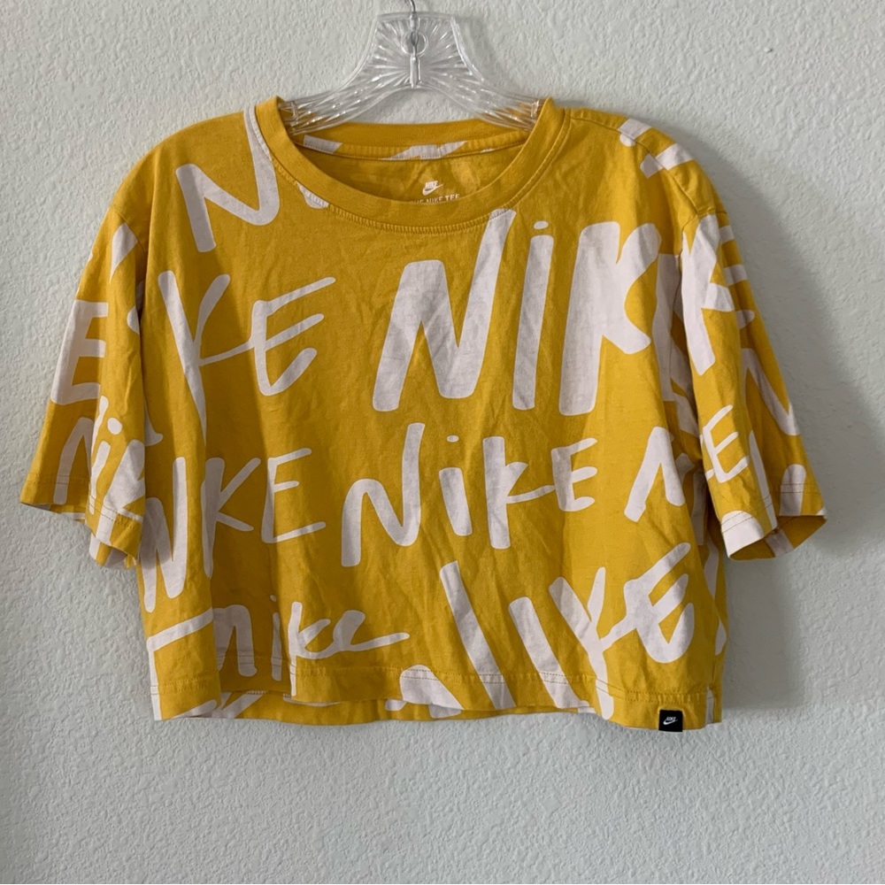 Women's The Nike Tee Cropped Boxy Shirt Over Sized Medium Short Sleeve